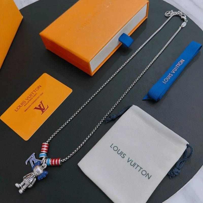 Practical Louis Vuitton Necklaces 250528