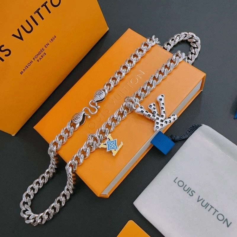 Louis Vuitton Necklaces Comfortable 250525