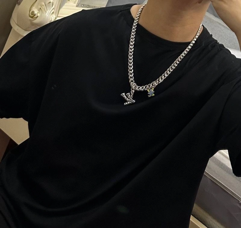 Louis Vuitton Necklaces Comfortable 250525