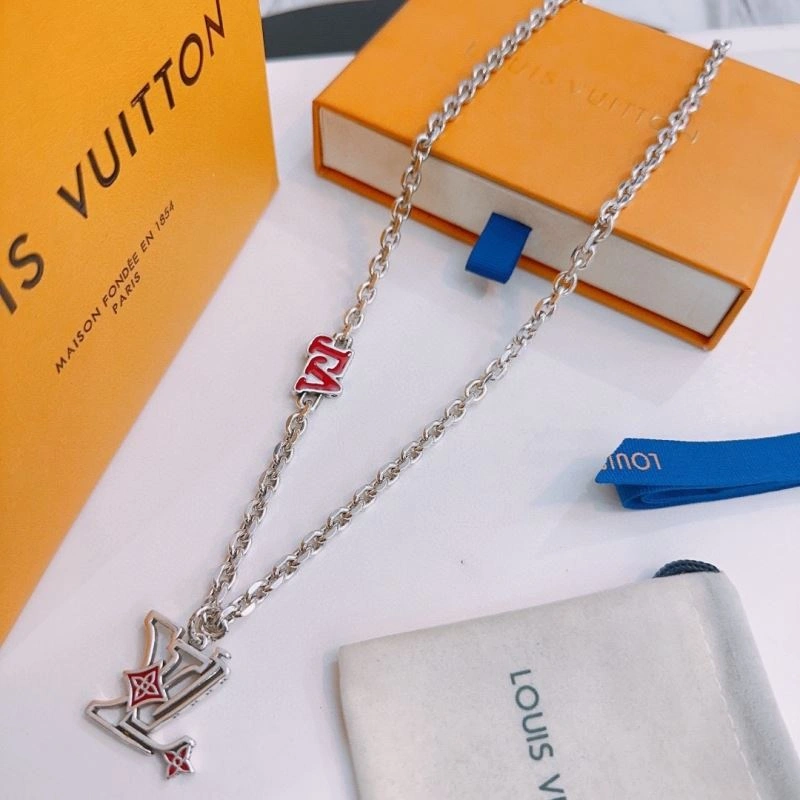 Lightweight Louis Vuitton Necklaces 250524