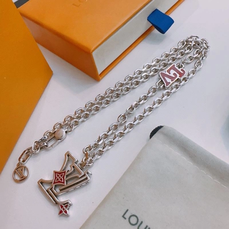 Lightweight Louis Vuitton Necklaces 250524