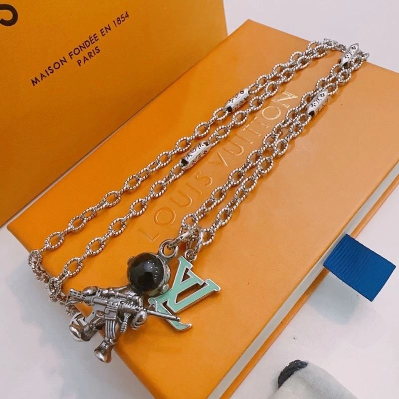 WellDesigned Louis Vuitton Necklaces 250523