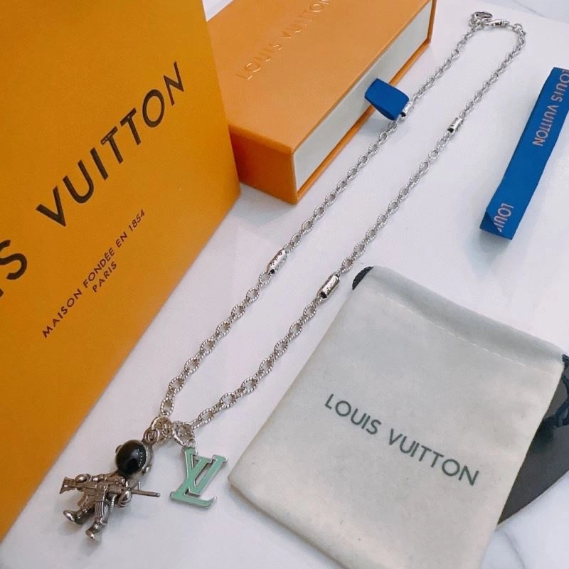 WellDesigned Louis Vuitton Necklaces 250523