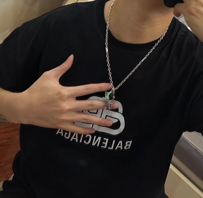 WellDesigned Louis Vuitton Necklaces 250523
