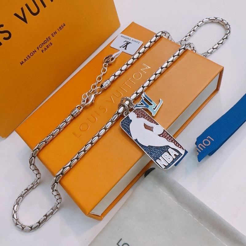 SmoothTexture Louis Vuitton Necklaces 250522