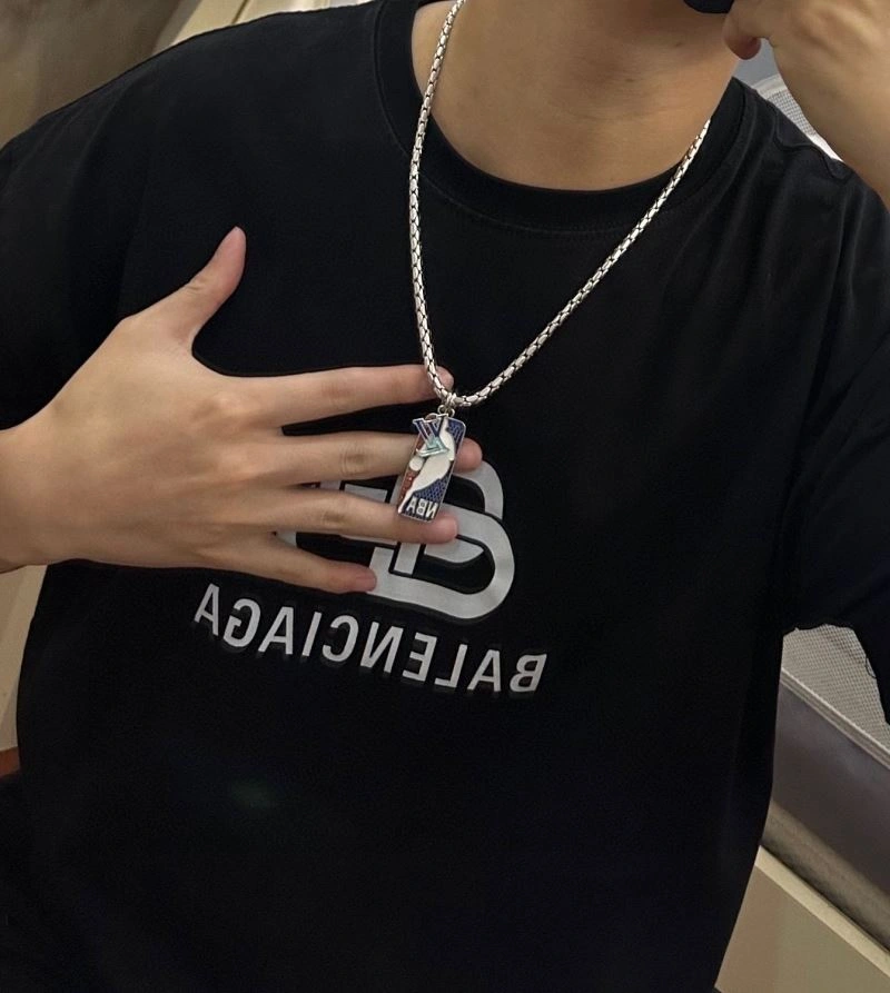 SmoothTexture Louis Vuitton Necklaces 250522