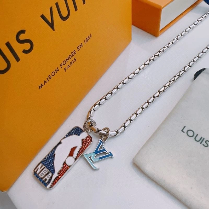 SmoothTexture Louis Vuitton Necklaces 250522