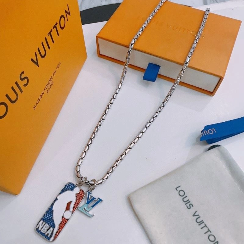 SmoothTexture Louis Vuitton Necklaces 250522