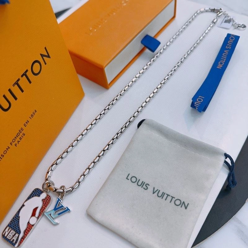 SmoothTexture Louis Vuitton Necklaces 250522