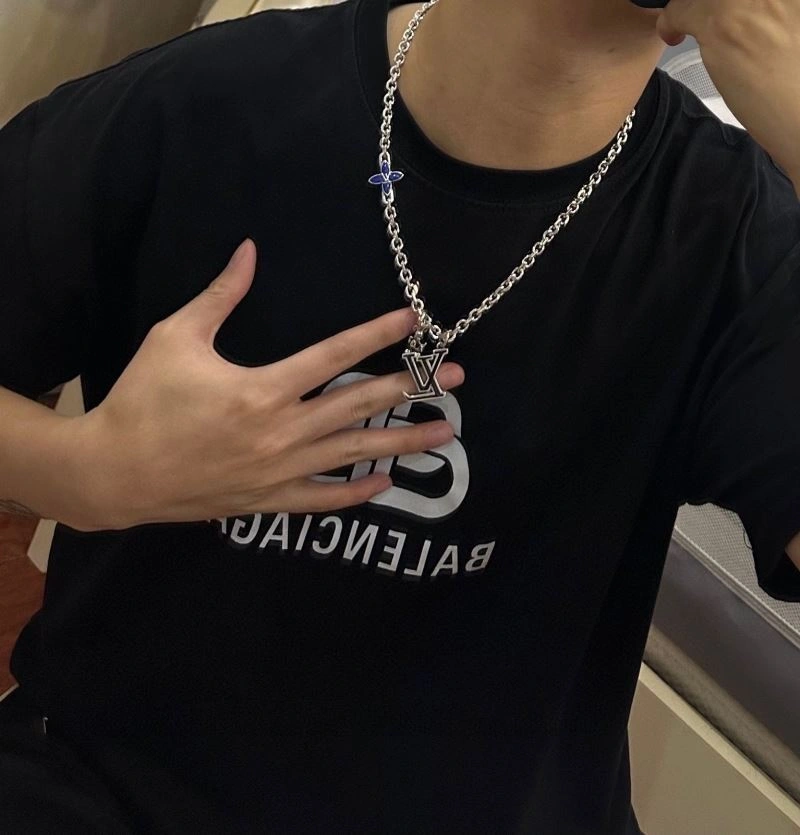 Contemporary Louis Vuitton Necklaces 250521