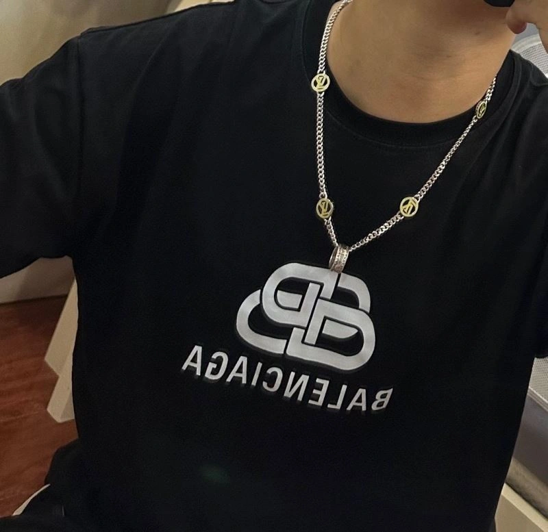 Louis Vuitton Necklaces SunProtective 250520