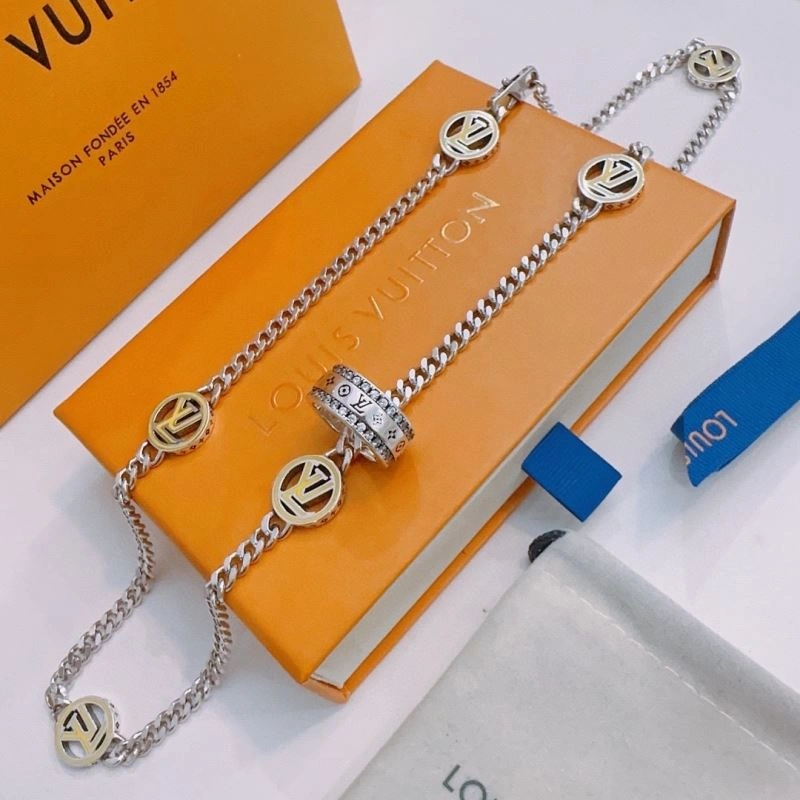 Louis Vuitton Necklaces SunProtective 250520