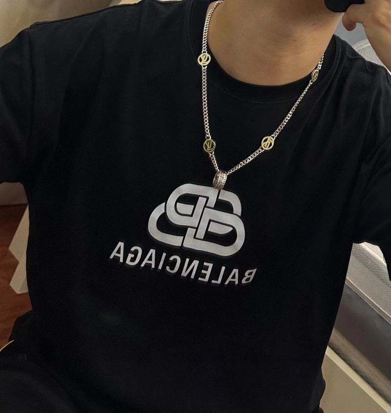 Louis Vuitton Necklaces SunProtective 250520