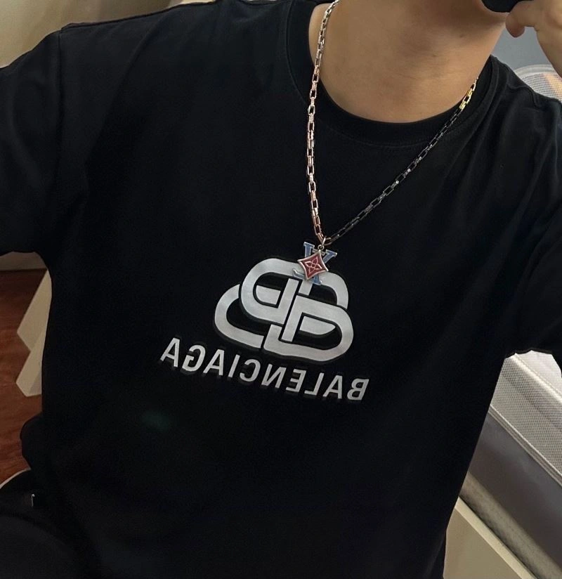 Louis Vuitton Necklaces Seasonal 250505
