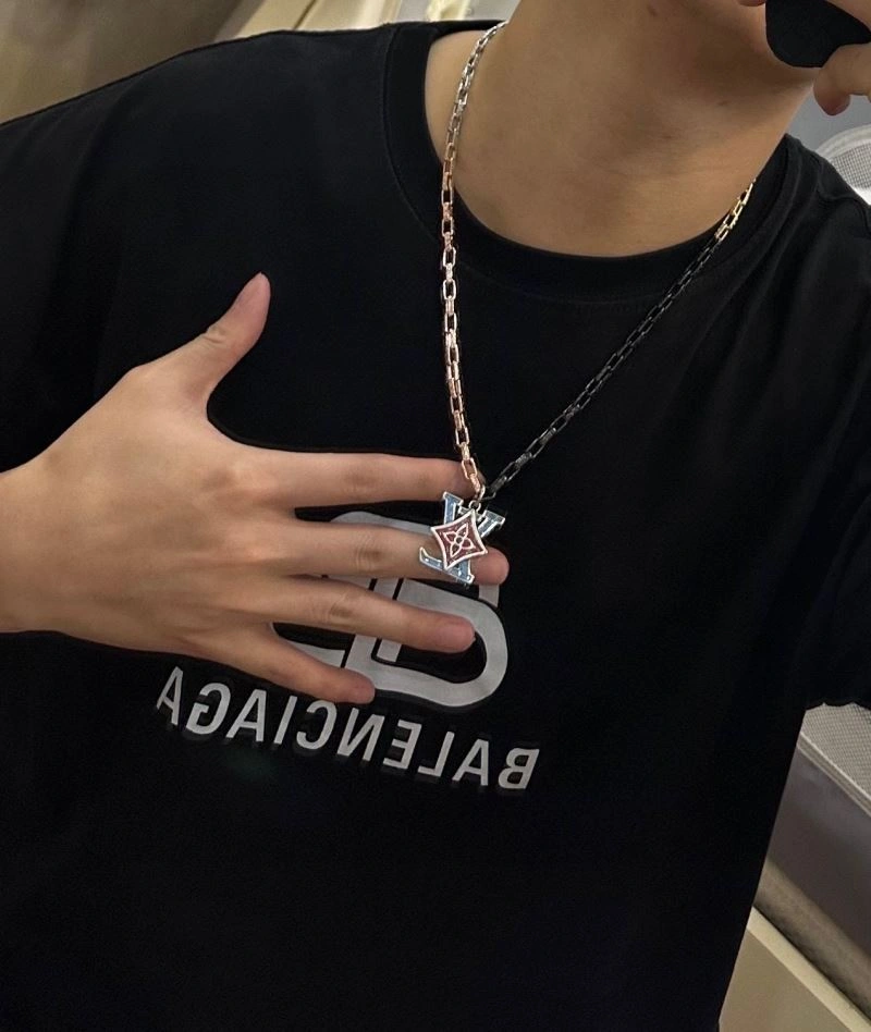 Louis Vuitton Necklaces Seasonal 250505