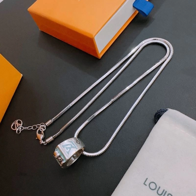 Louis Vuitton Necklaces UrbanChic 250502