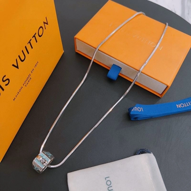 Louis Vuitton Necklaces UrbanChic 250502