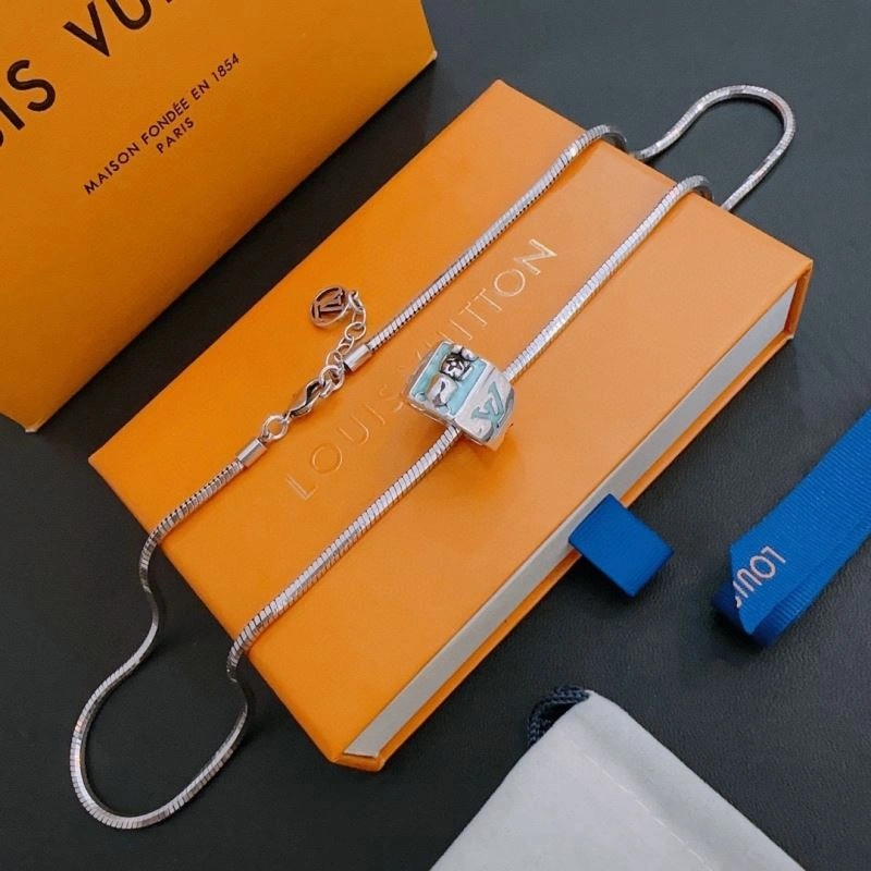 Louis Vuitton Necklaces UrbanChic 250502