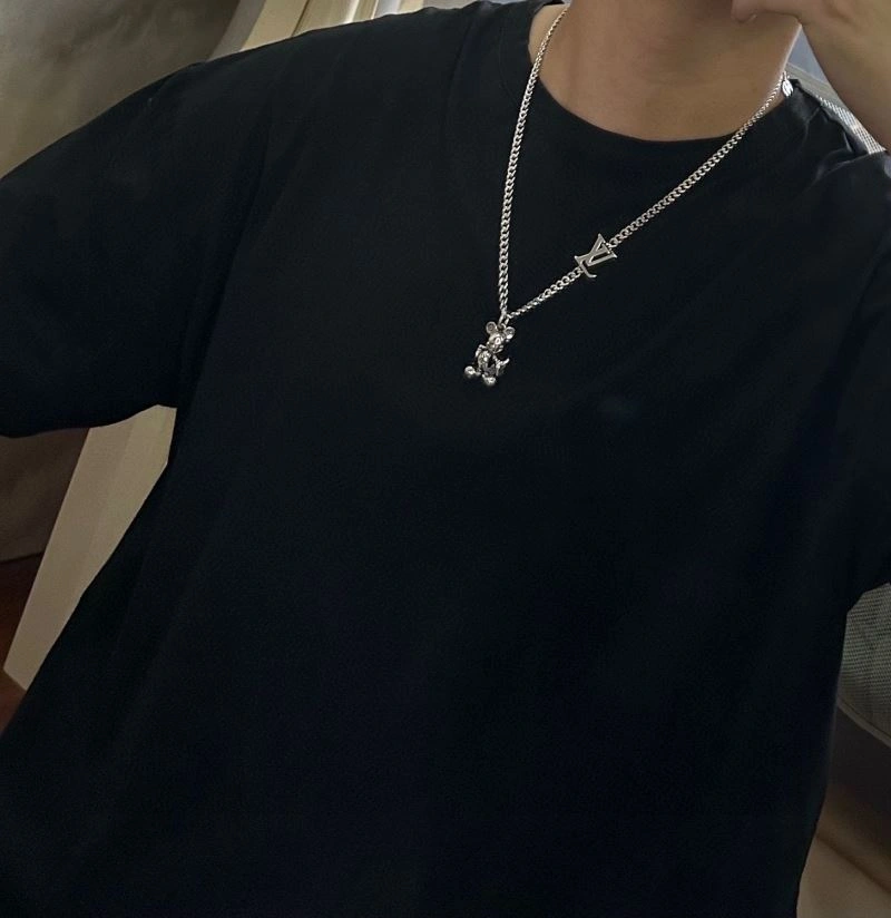 Louis Vuitton Necklaces ModernLook 250497