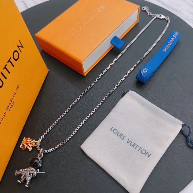 Timeless Louis Vuitton Necklaces 250510