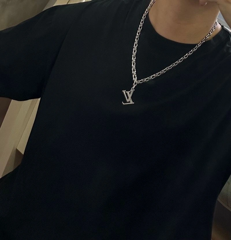 Reliable Louis Vuitton Necklaces 250519