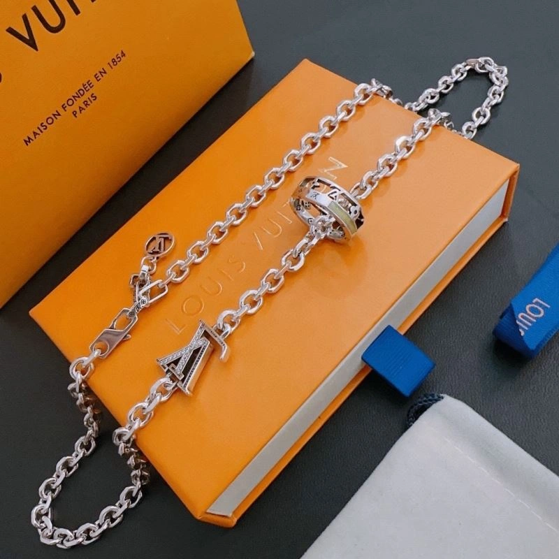 OdorResistant Louis Vuitton Necklaces 250512