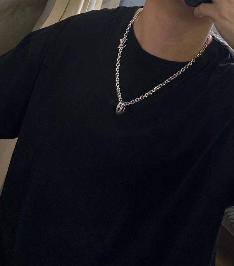 OdorResistant Louis Vuitton Necklaces 250512