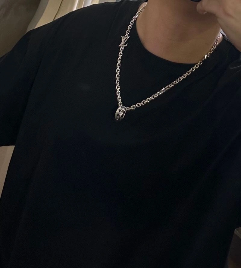 OdorResistant Louis Vuitton Necklaces 250512