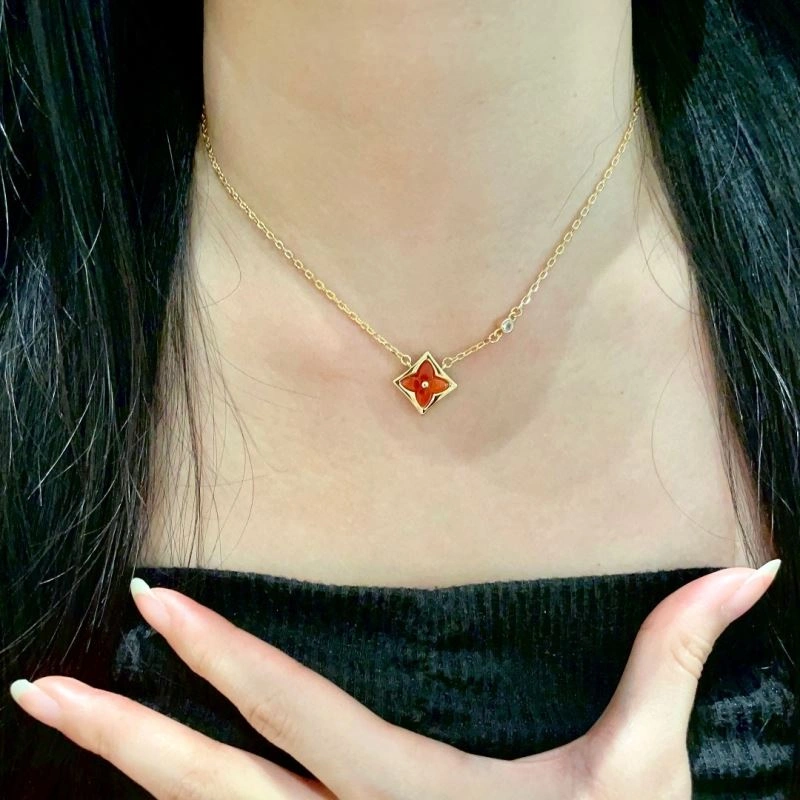 Louis Vuitton Necklaces Flexible 250516