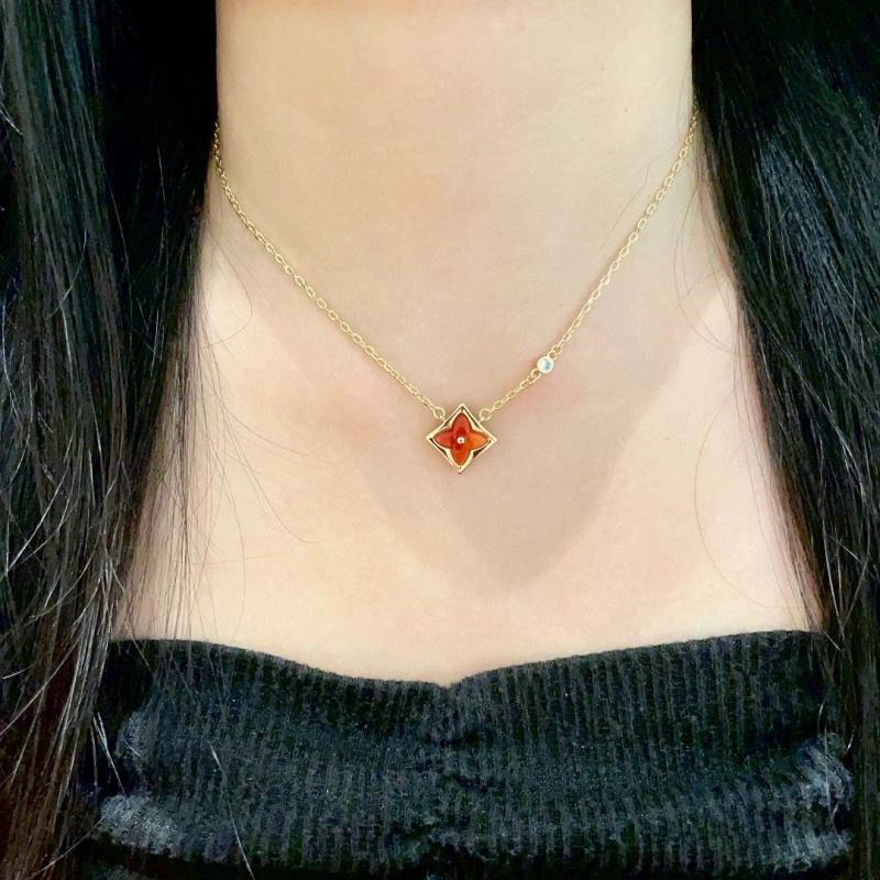 Louis Vuitton Necklaces Flexible 250516