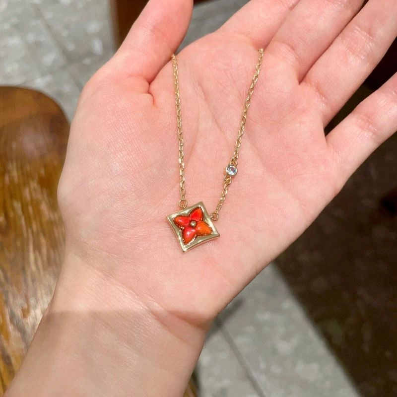 Louis Vuitton Necklaces Flexible 250516