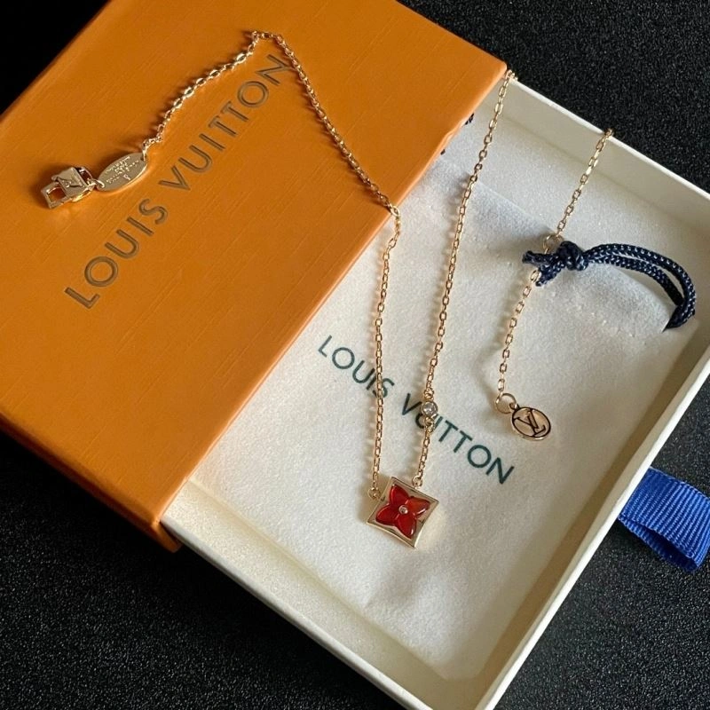 Louis Vuitton Necklaces Flexible 250516