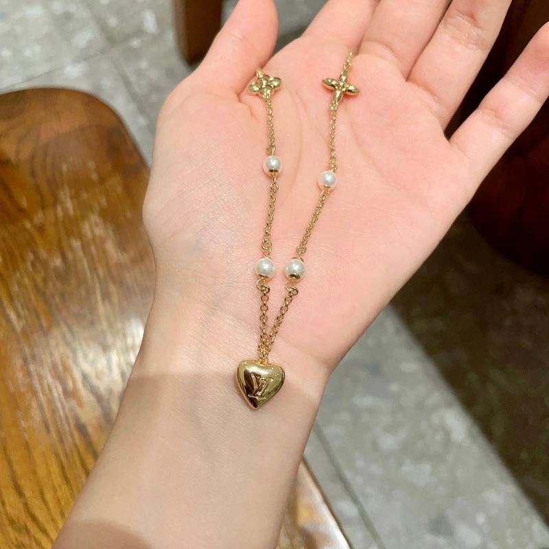 Reliable Louis Vuitton Necklaces 250518