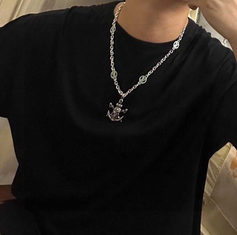 Minimalist Louis Vuitton Necklaces 250511
