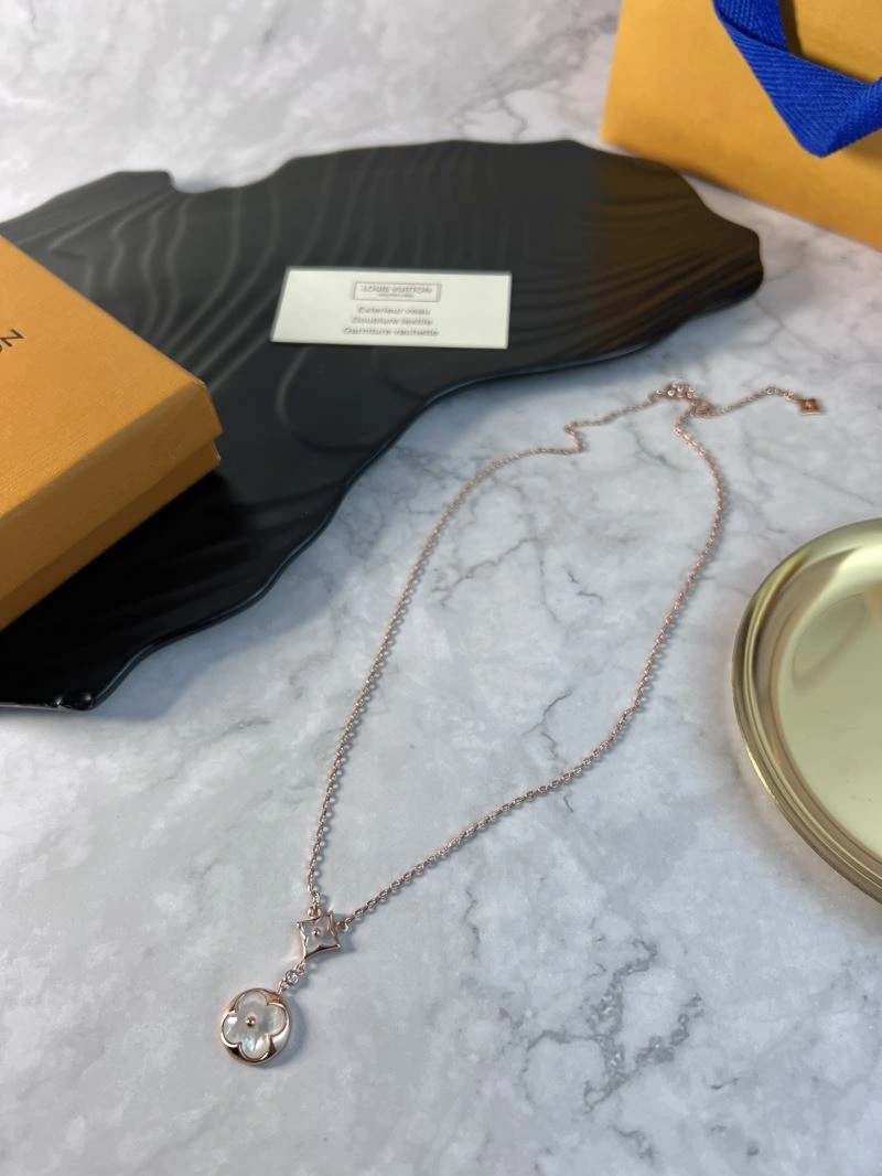 WellDesigned Louis Vuitton Necklaces 250494