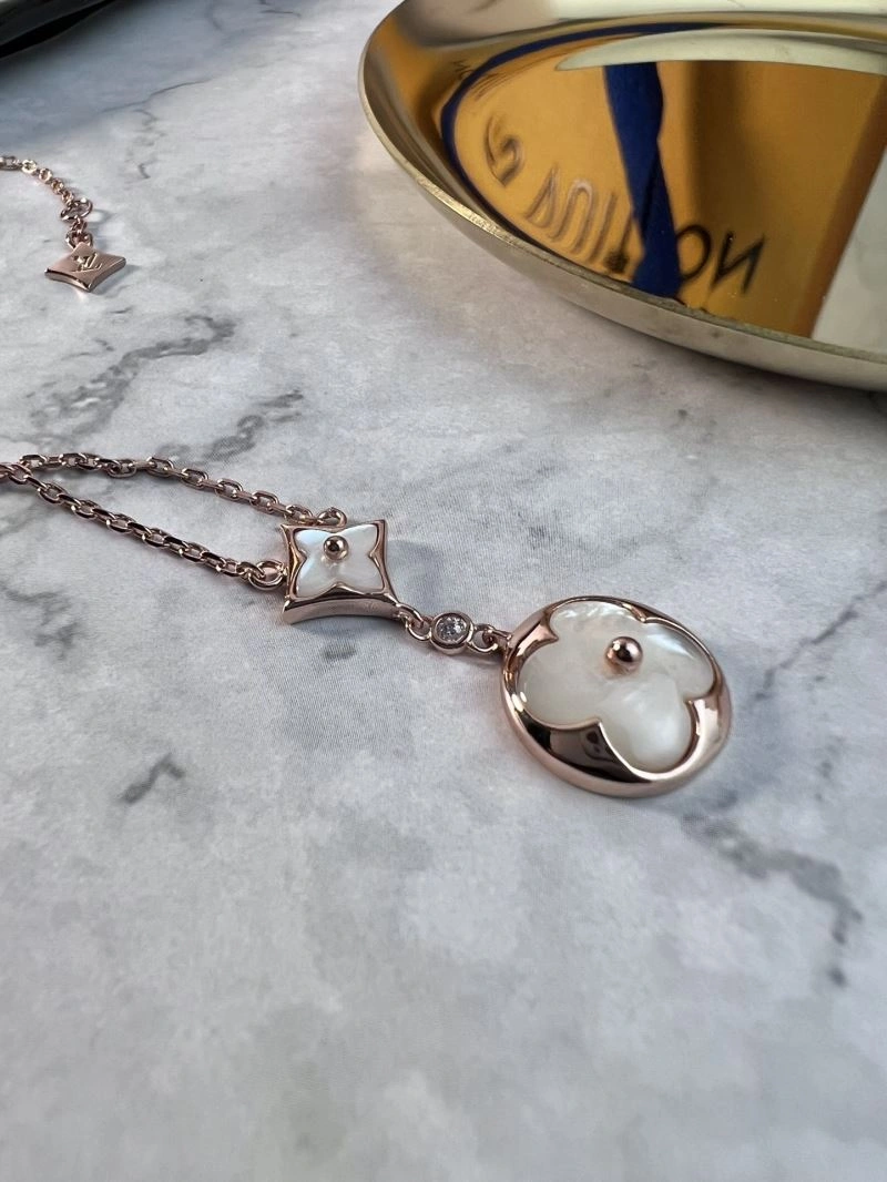 WellDesigned Louis Vuitton Necklaces 250494