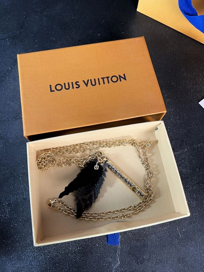 Louis Vuitton Necklaces Breathable 250496