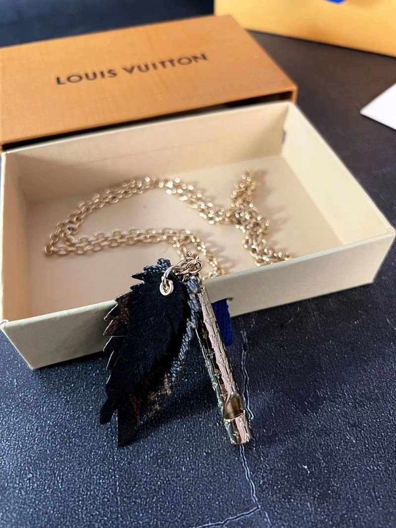 Louis Vuitton Necklaces Breathable 250496