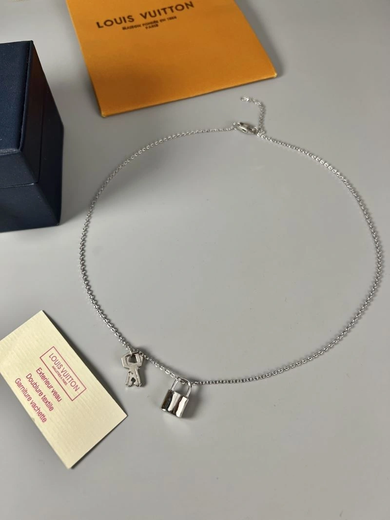 Louis Vuitton Necklaces Sporty 250498