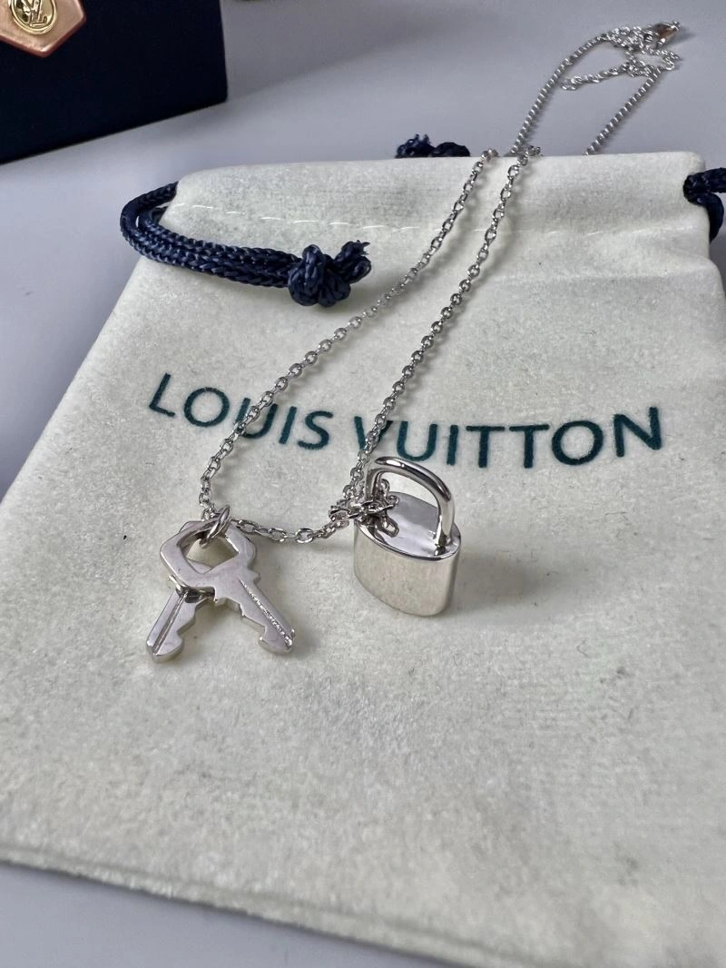 Louis Vuitton Necklaces Sporty 250498