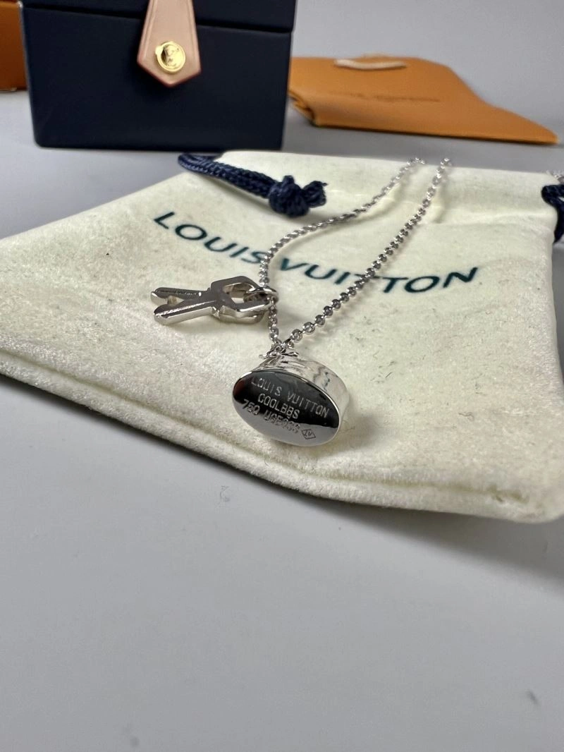 Louis Vuitton Necklaces Sporty 250498