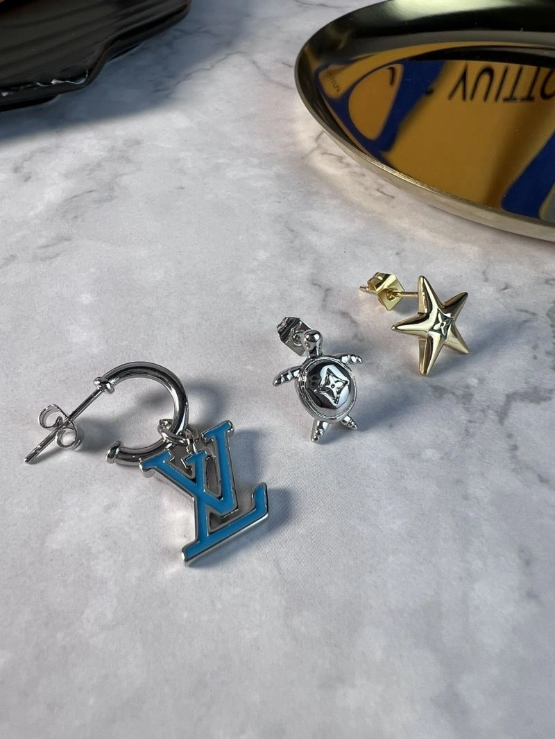 Compact Louis Vuitton Necklaces 250509