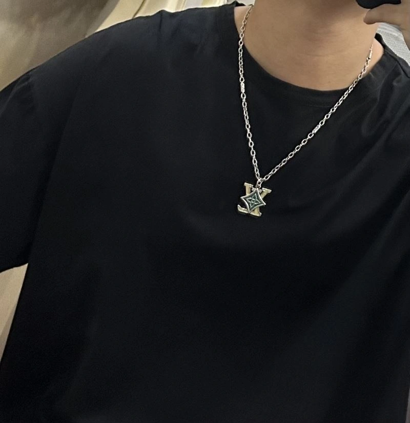 Louis Vuitton Necklaces Lightweight 250490