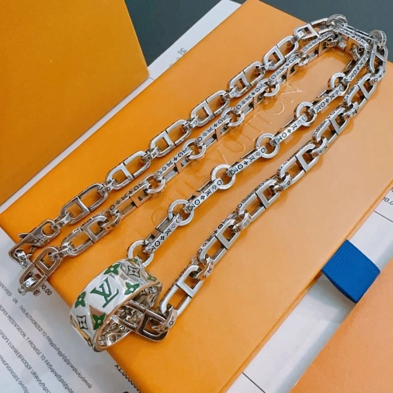 Louis Vuitton Necklaces Chic 250491