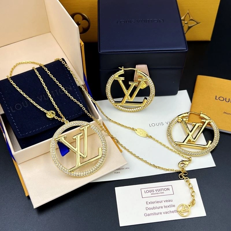 Louis Vuitton Necklaces Colorful 250486