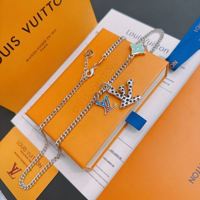 Louis Vuitton Necklaces ModernLook 250480