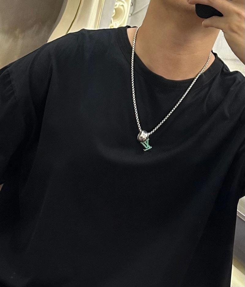 Contemporary Louis Vuitton Necklaces 250478