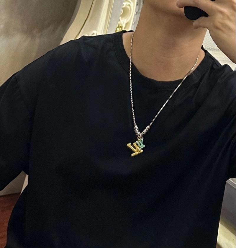 Louis Vuitton Necklaces Practical 250453