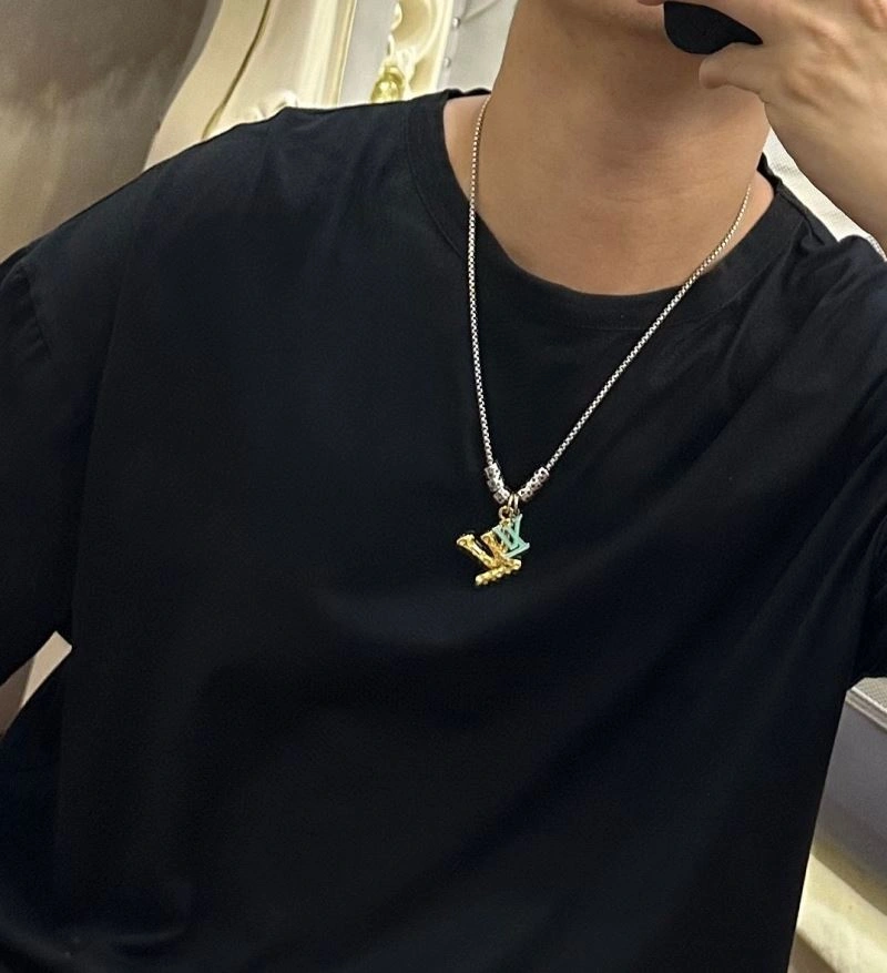 Louis Vuitton Necklaces Practical 250453