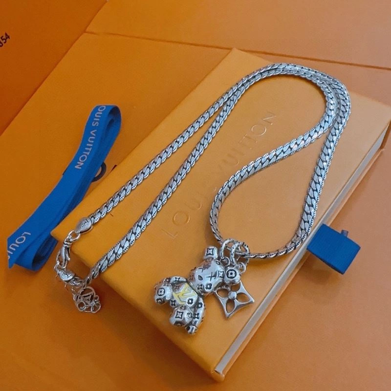 Comfortable Louis Vuitton Necklaces 250448